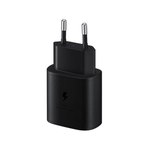 Key Specifications & Charging LayoutMaximum Output Power: 67W max.Port Configuration: 3 Ports (2× USB-C and 1× USB-A).Technology: Gallium Nitride (GaN) chip with PPS support for Samsung fast charging.Input Range: Universal AC 100–240V, 50/60Hz (ideal for global travel).Smart Power DistributionThe adapter intelligently shares its 67W maximum capacity depending on how many devices are plugged in:Single Port Use (USB-C1 or USB-C2): Delivers up to the full 67W output, capable of fast-charging laptops like the MacBook Pro 13" or MacBook Air.Multi-Port Distribution: Splitting power dynamically when multiple devices are connected, the standard multi-port layout drops the primary USB-C1 port to 45.0W while sharing the remaining 15.0W across the USB-C2 and USB-A ports (Total 60W–67W split).